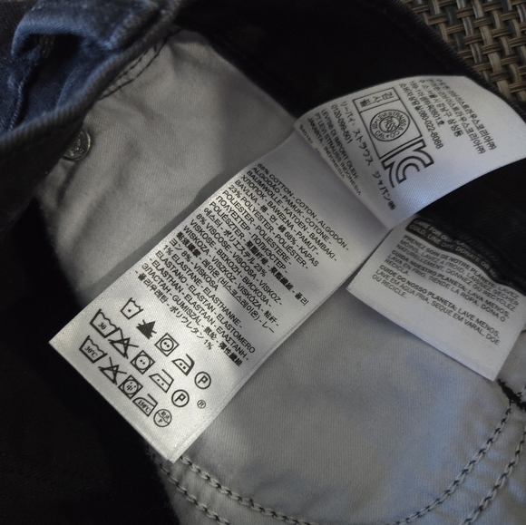 Levis 314 Shaping Straight Jeans - Picture 10 of 10